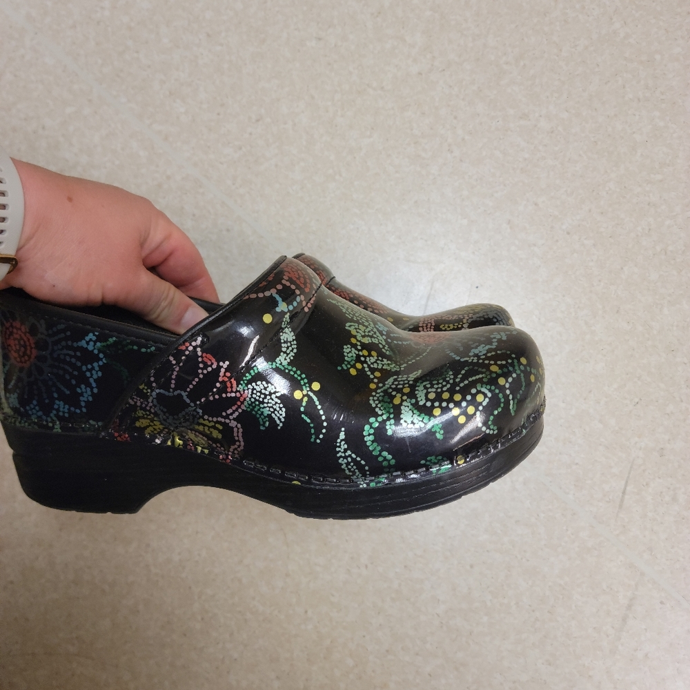 Dansko Size 40 - Picture 2 of 7